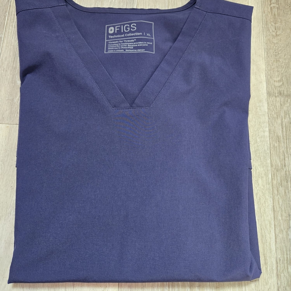 Figs Womens Casma Three- Pocket Scrub Top Size XL Blue Color